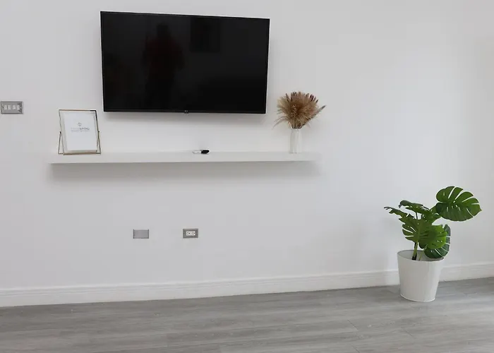 Eshae Living - 1 Bedroom With Breakfast & Private Pool Apartamento