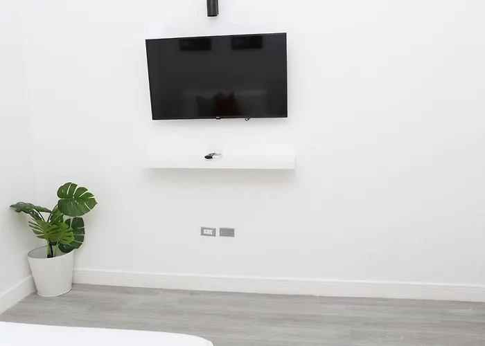 Eshae Living - 1 Bedroom With Breakfast & Private Pool * Ocho Ríos